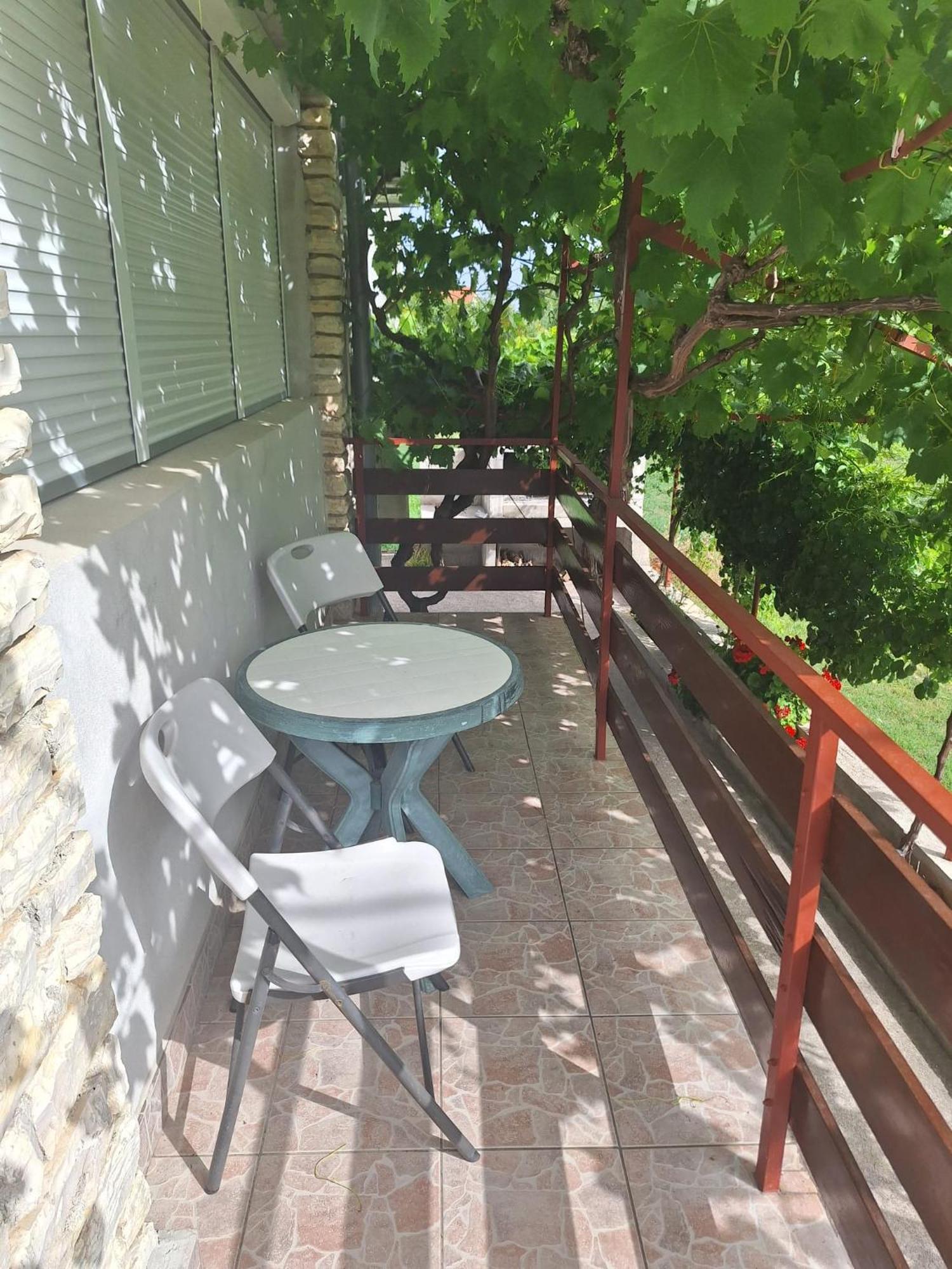 Apartmani Marija Pasman Luaran gambar