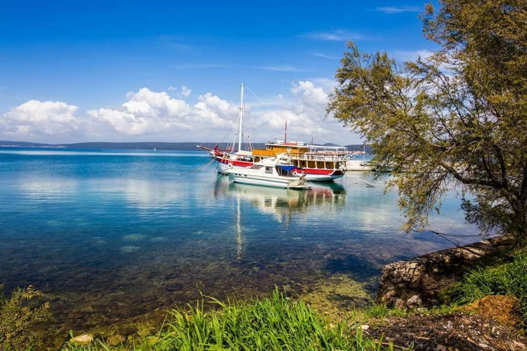 Apartmani Marija Pasman Luaran gambar