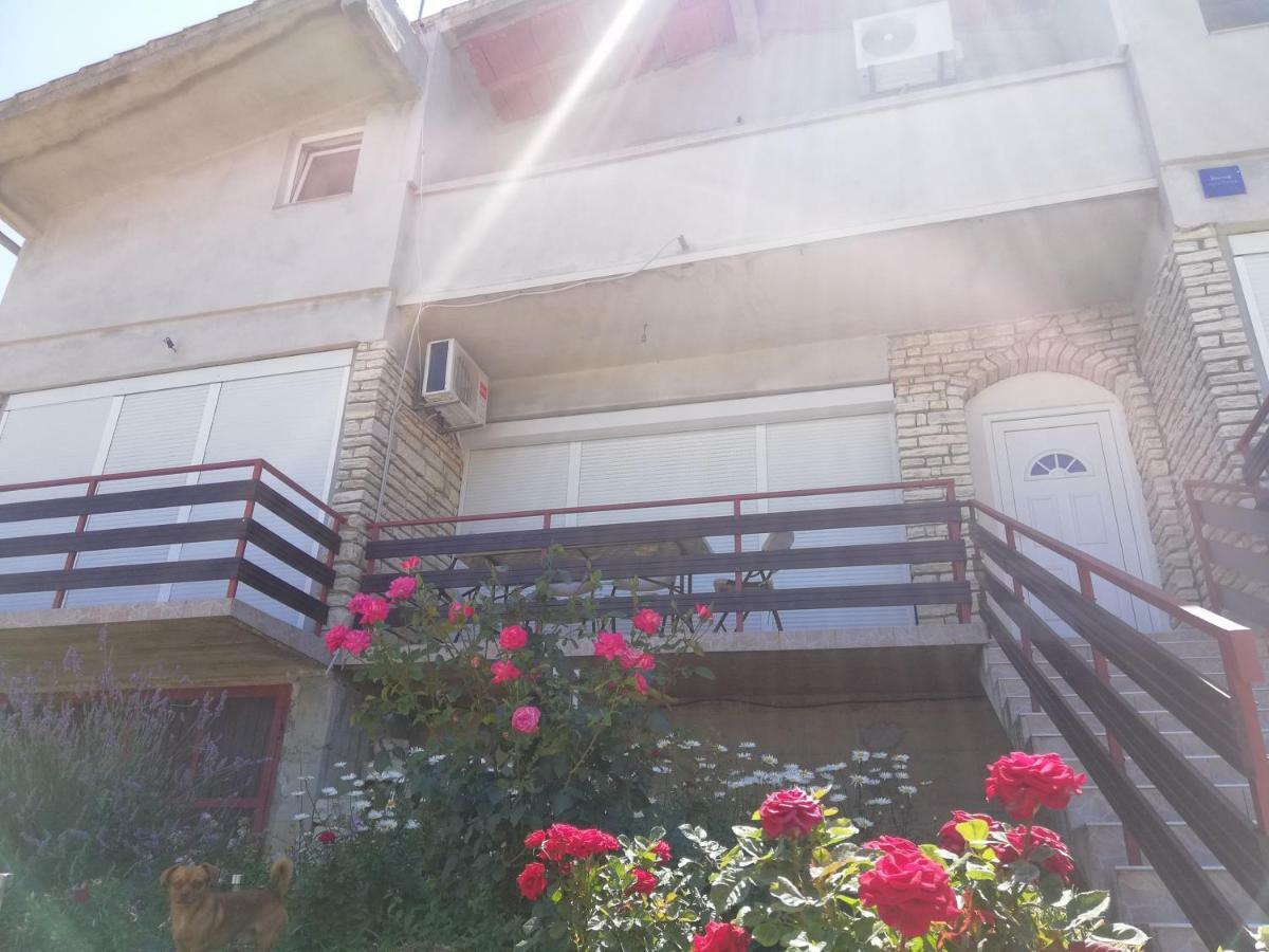 Apartmani Marija Pasman Luaran gambar