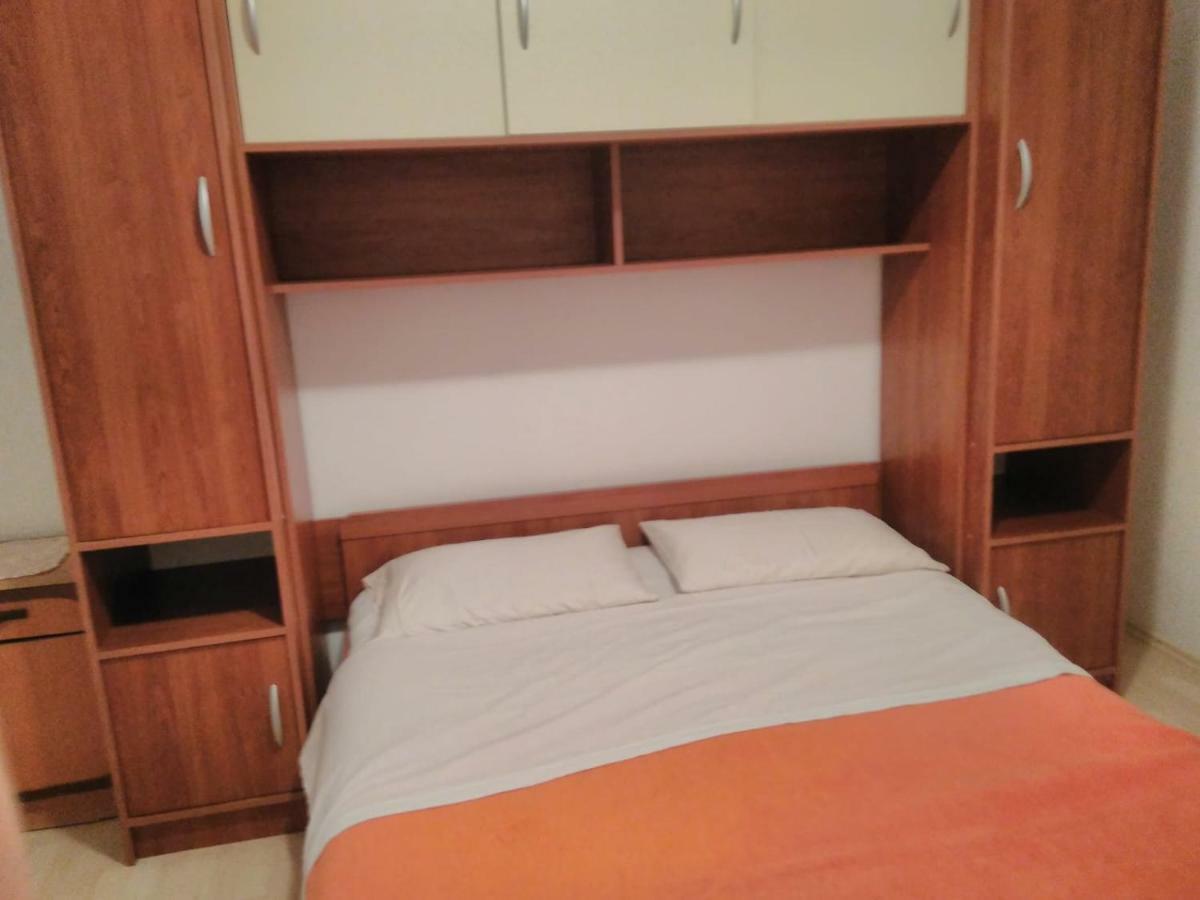 Apartmani Marija Pasman Luaran gambar