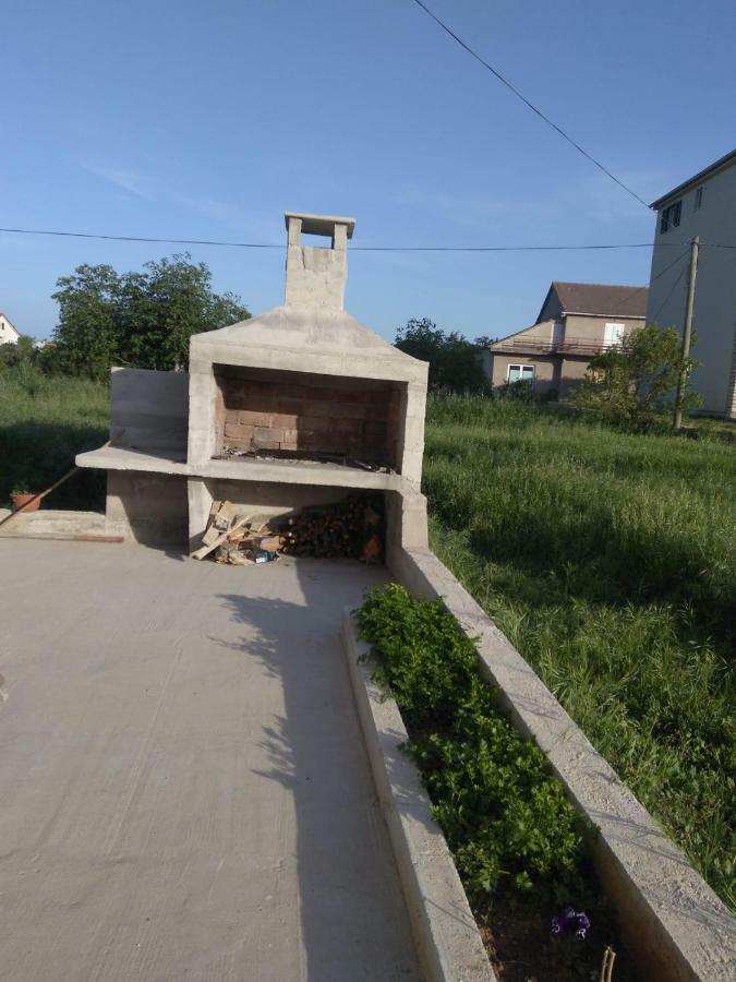 Apartmani Marija Pasman Luaran gambar